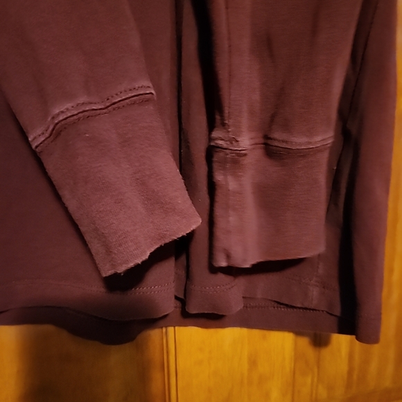 Harley Davidson Woman's Sz S Long Sleeve cotton maroon top, front beaded logo - Picture 5 of 10